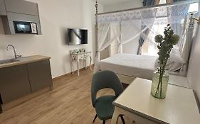 Studio A Baldaquin Du Cloitre